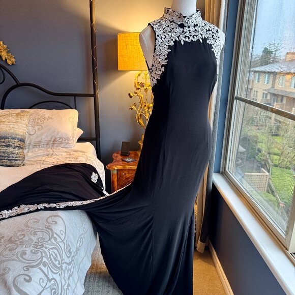 NWT Bebe Black w White Lace Formal Maxi Gown Mesh Cutouts Train - Picture 1 of 15